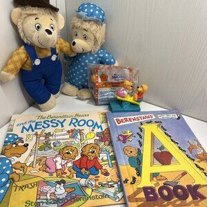 Berenstain Bears Lot of 6 Books (2) Family Plush (2) Vintage McDonald’s Toys (2)